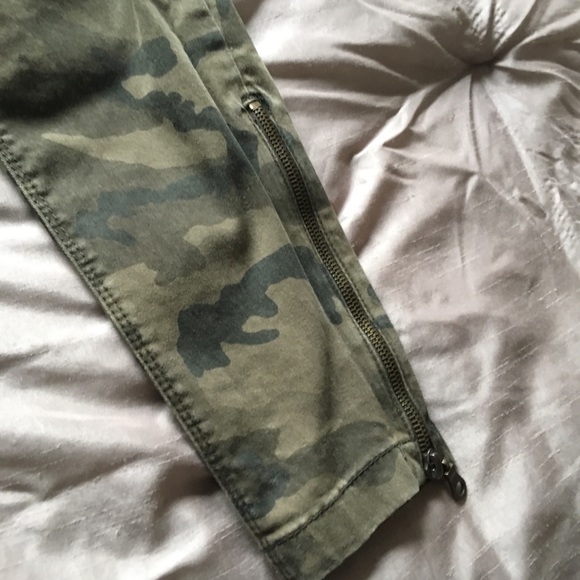 Zara Camouflage Skinny Jeans with Zip Details - Picture 5 of 8